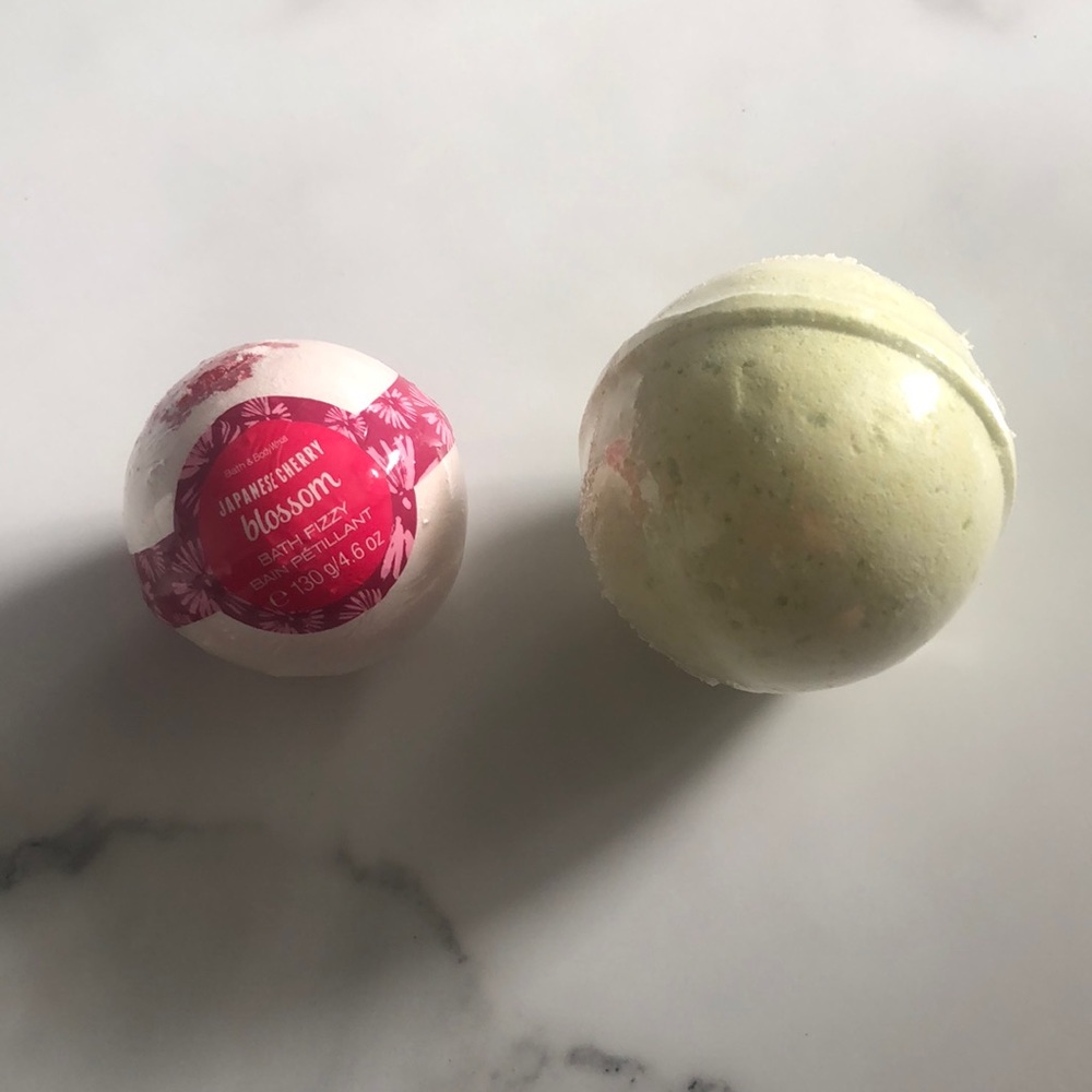 NWOT bath bombs bundle of 2